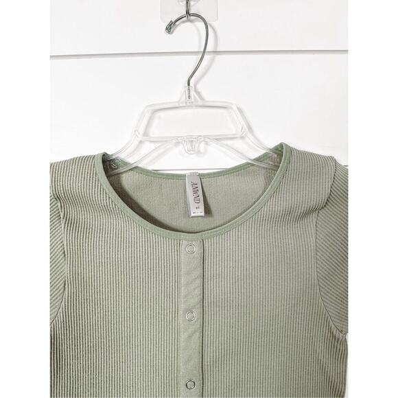 ANWND Women's Green Snap Ribbed Straight Hem Short Sleeve Crop Top Size M/L - Picture 3 of 10